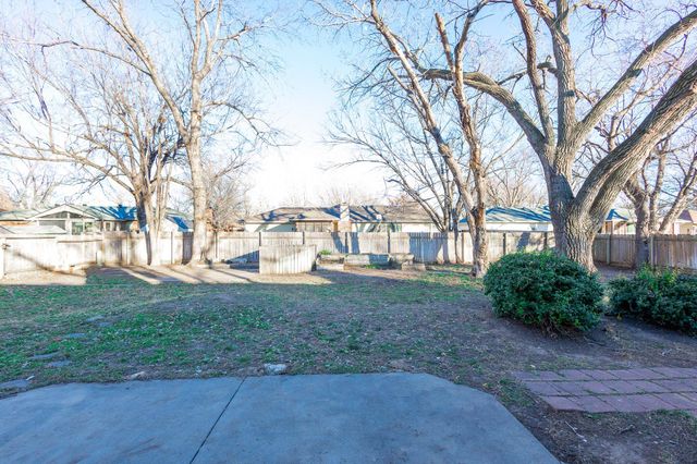 1670 N Wood Ave, Wichita, KS 67212