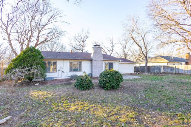 1670 N Wood Ave, Wichita, KS 67212