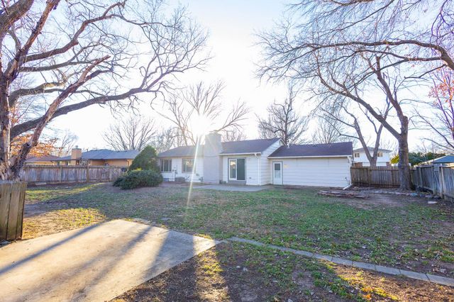 1670 N Wood Ave, Wichita, KS 67212