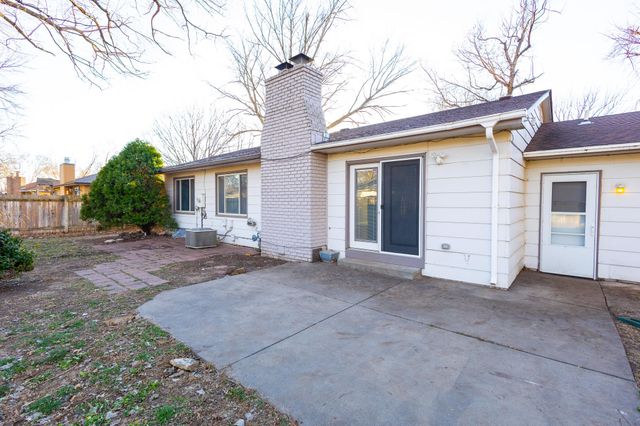 1670 N Wood Ave, Wichita, KS 67212