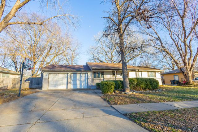 1670 N Wood Ave, Wichita, KS 67212