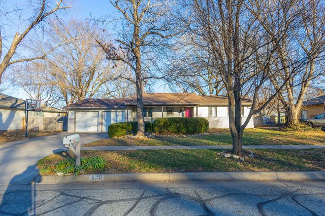 1670 N Wood Ave, Wichita, KS 67212