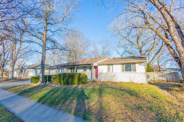 1670 N Wood Ave, Wichita, KS 67212