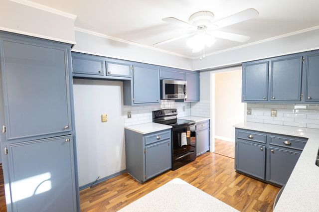 1670 N Wood Ave, Wichita, KS 67212