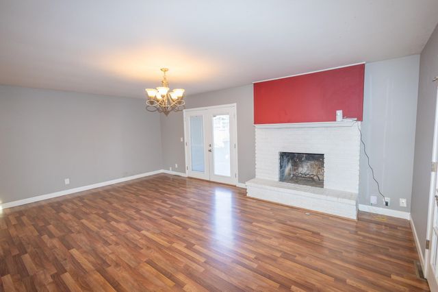 1670 N Wood Ave, Wichita, KS 67212