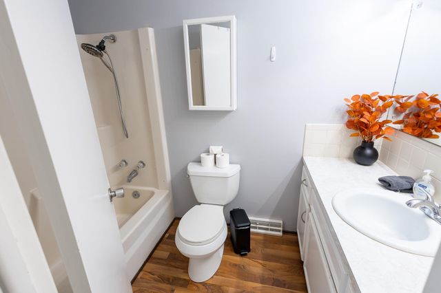 1670 N Wood Ave, Wichita, KS 67212