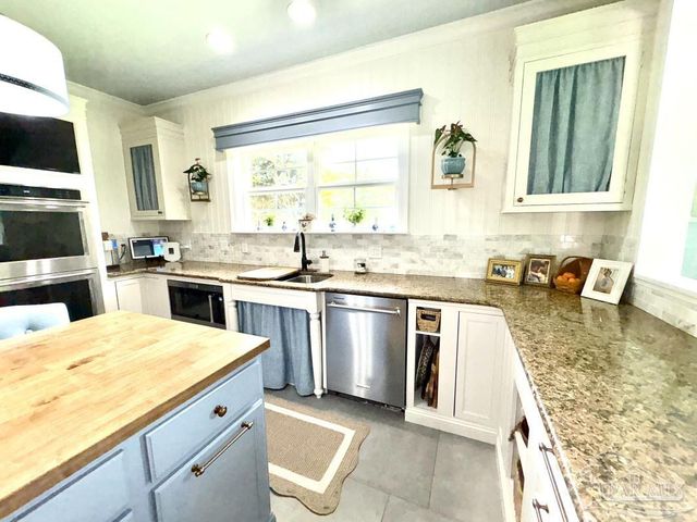 2367 Greenbrier Blvd, Pensacola, FL 32514