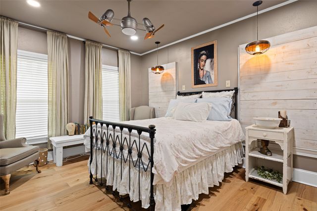 918 N Montgomery Street, Gilmer, TX 75644