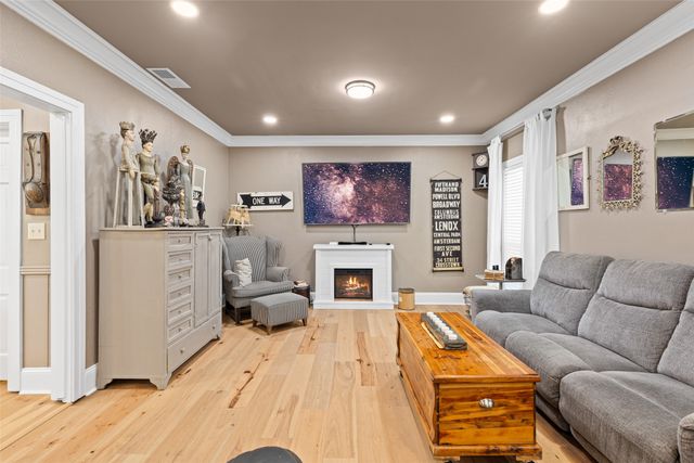 918 N Montgomery Street, Gilmer, TX 75644