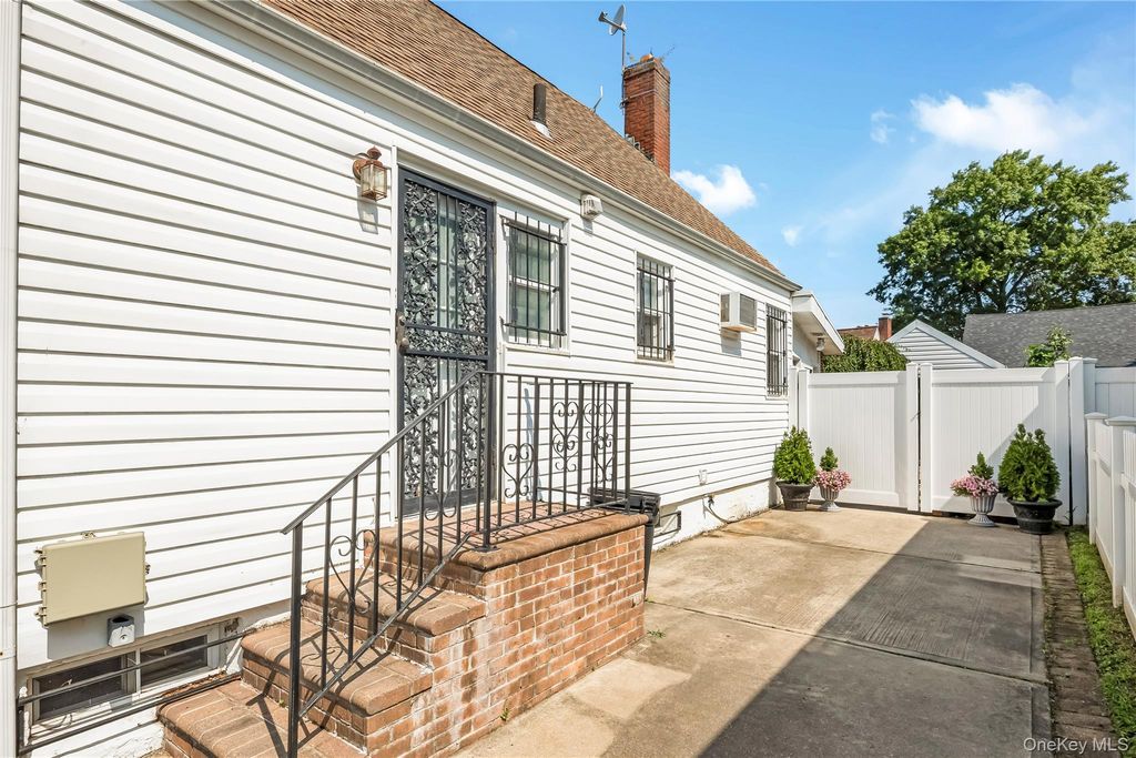 133 Booth Street, Hempstead, NY 11550 — photo 4