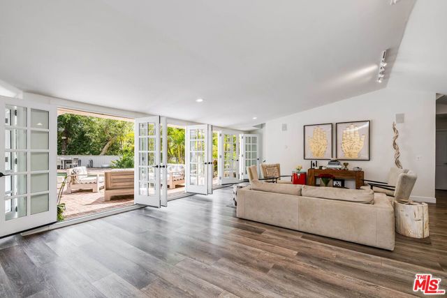 9911 Tower Lane, Los Angeles, CA 90210