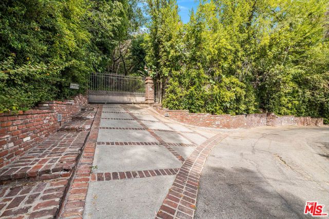 9911 Tower Lane, Los Angeles, CA 90210