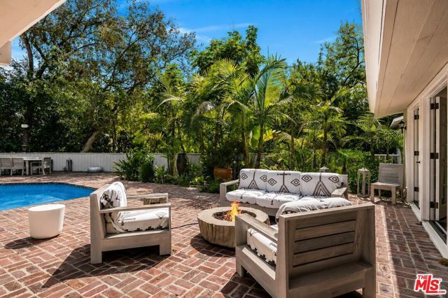 9911 Tower Lane, Los Angeles, CA 90210