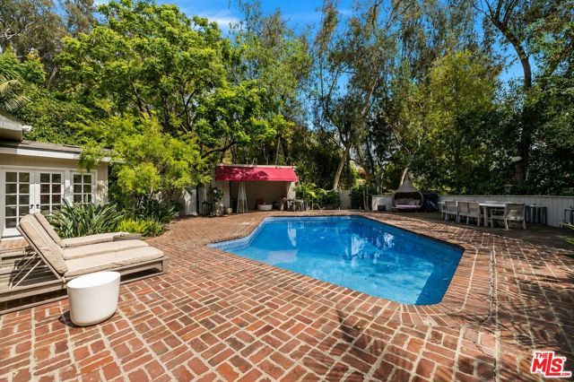9911 Tower Lane, Los Angeles, CA 90210
