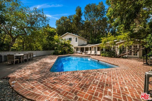 9911 Tower Lane, Los Angeles, CA 90210