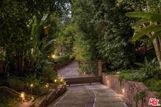 9911 Tower Lane, Los Angeles, CA 90210