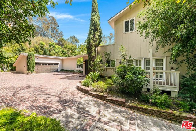 9911 Tower Lane, Los Angeles, CA 90210