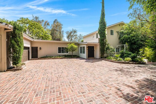 9911 Tower Lane, Los Angeles, CA 90210