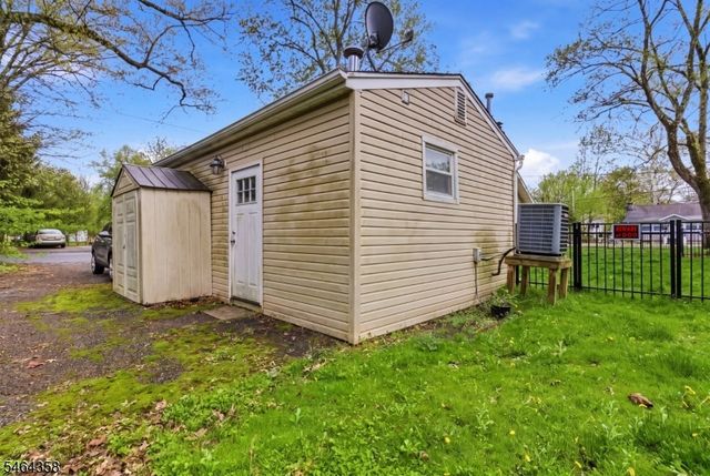 86 Hiawatha Blvd, Parsippany-troy Hills Twp., NJ 07034