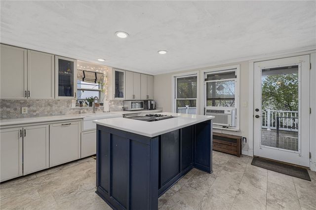 19 Prospect Street, Lincoln, RI 02838