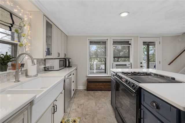 19 Prospect Street, Lincoln, RI 02838