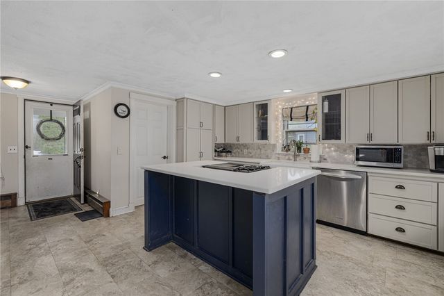 19 Prospect Street, Lincoln, RI 02838