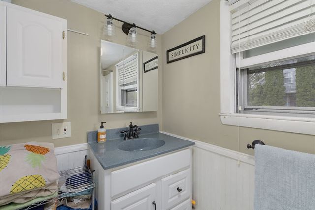 19 Prospect Street, Lincoln, RI 02838