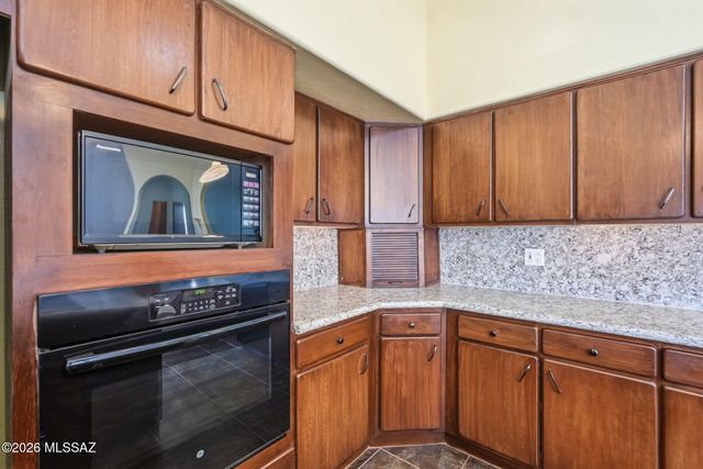 8690 N Maya Court, Tucson, AZ 85742