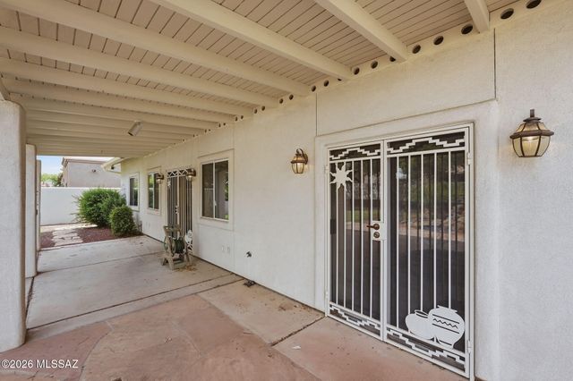 8690 N Maya Court, Tucson, AZ 85742