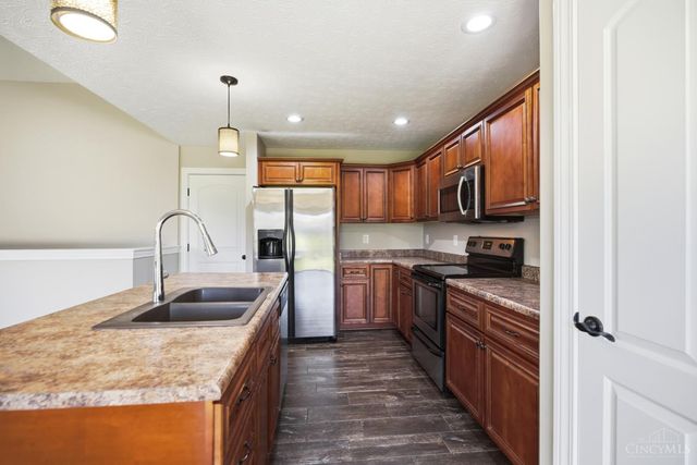 330 Deep Woods Court, Carlisle, OH 45005