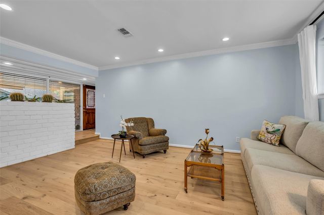 10127 Hazelhurst Drive, Houston, TX 77043