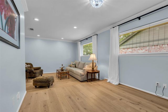 10127 Hazelhurst Drive, Houston, TX 77043