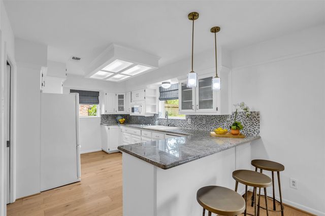10127 Hazelhurst Drive, Houston, TX 77043