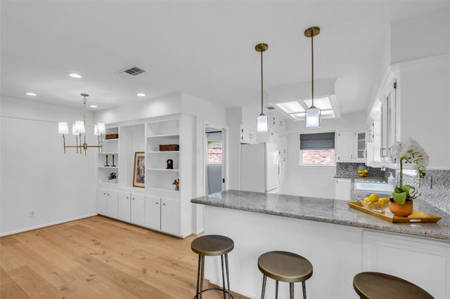 10127 Hazelhurst Drive, Houston, TX 77043