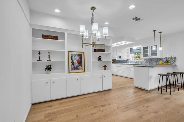 10127 Hazelhurst Drive, Houston, TX 77043