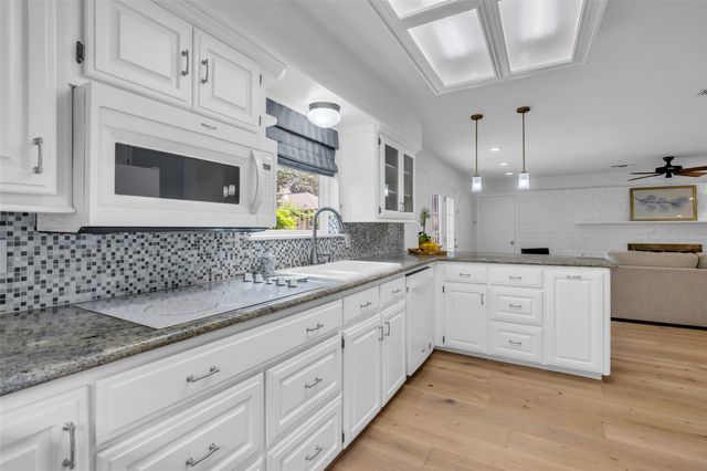 10127 Hazelhurst Drive, Houston, TX 77043