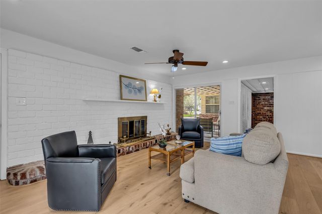 10127 Hazelhurst Drive, Houston, TX 77043