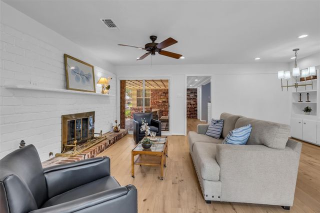 10127 Hazelhurst Drive, Houston, TX 77043
