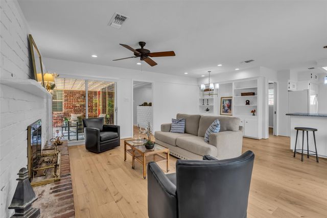 10127 Hazelhurst Drive, Houston, TX 77043