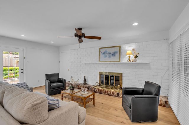 10127 Hazelhurst Drive, Houston, TX 77043