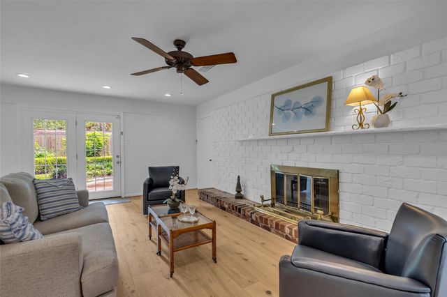 10127 Hazelhurst Drive, Houston, TX 77043