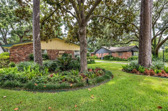 10127 Hazelhurst Drive, Houston, TX 77043