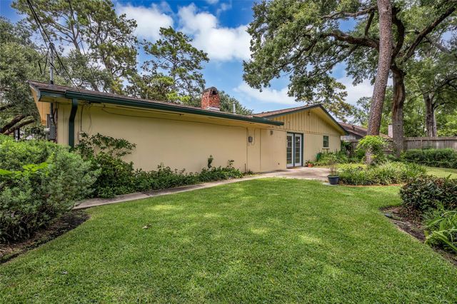 10127 Hazelhurst Drive, Houston, TX 77043