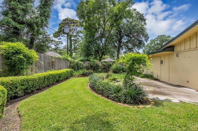 10127 Hazelhurst Drive, Houston, TX 77043