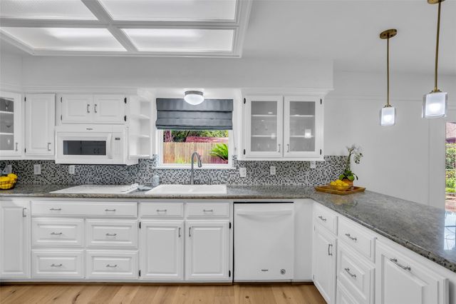 10127 Hazelhurst Drive, Houston, TX 77043