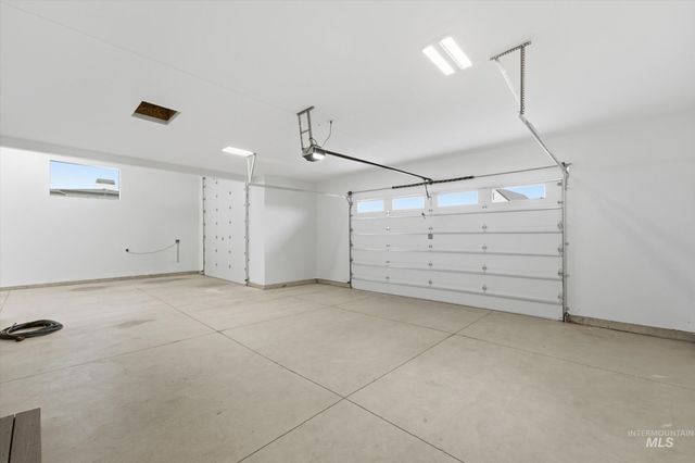 27181 Iron Horse Dr, Caldwell, ID 83607