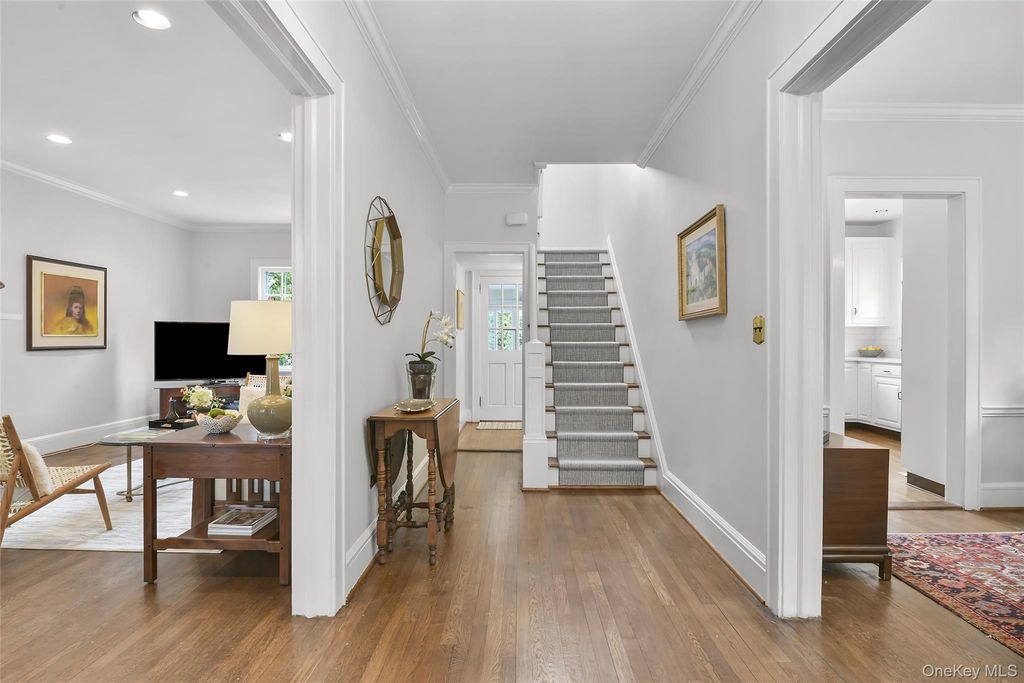 330 Carroll Avenue, Mamaroneck, NY 10543 — photo 3