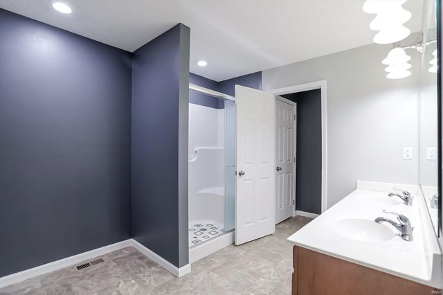 11331 W Paradise Road, Monticello, IN 47960