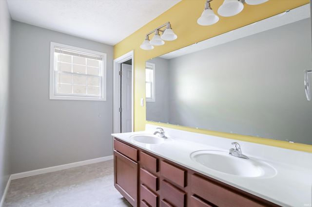 11331 W Paradise Road, Monticello, IN 47960