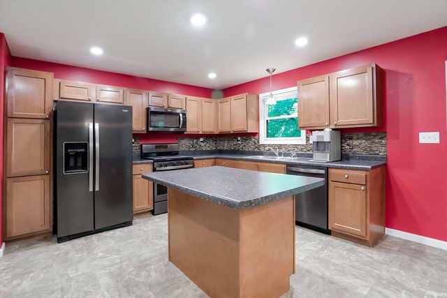 11331 W Paradise Road, Monticello, IN 47960